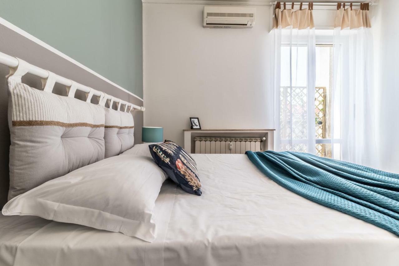 Joivy Modern 1-Bed Flat With Balcony In Portello Milan Bagian luar foto