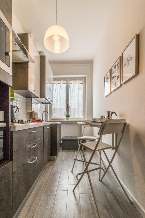 Joivy Modern 1-Bed Flat With Balcony In Portello Milan Bagian luar foto