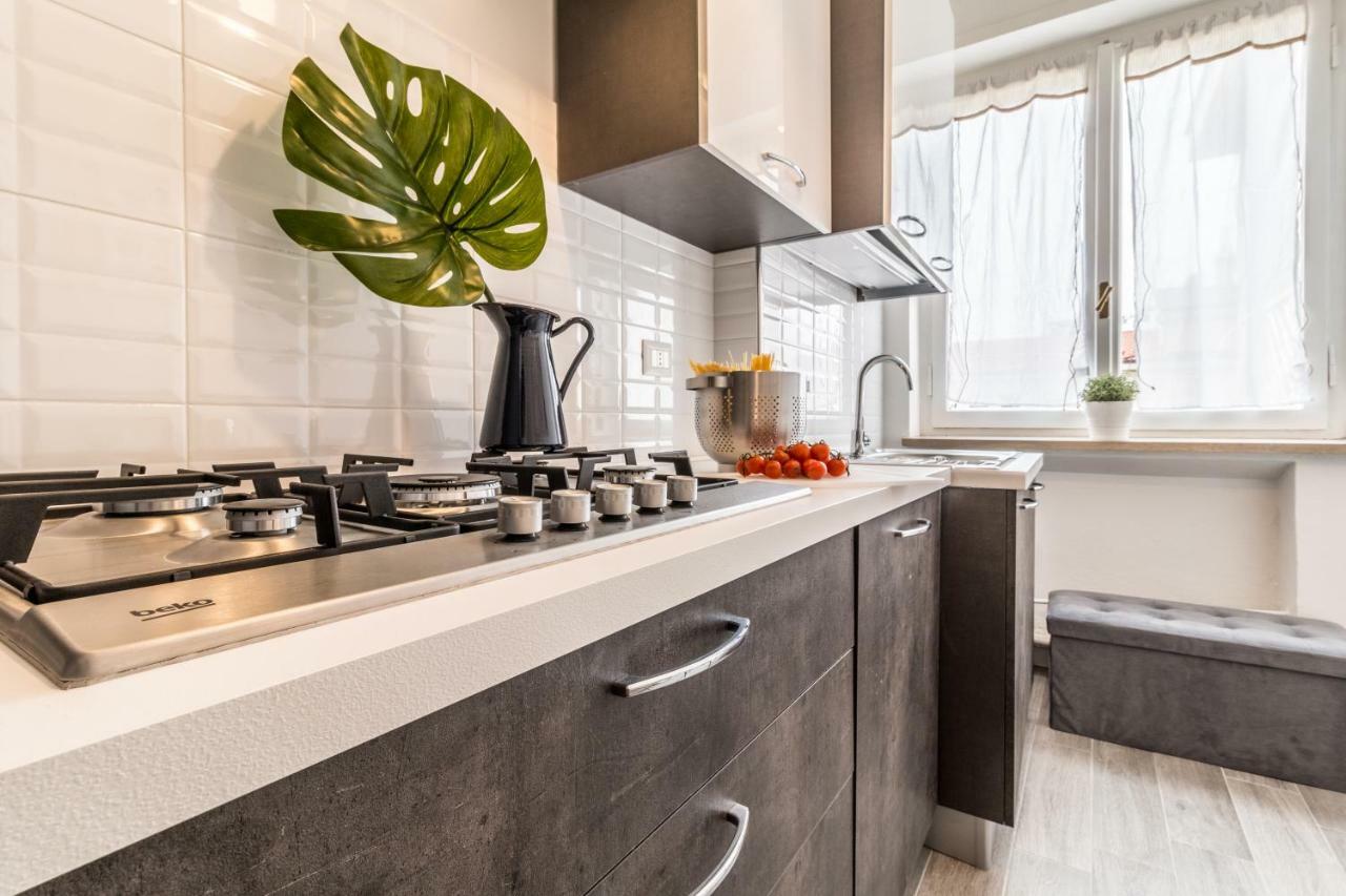 Joivy Modern 1-Bed Flat With Balcony In Portello Milan Bagian luar foto