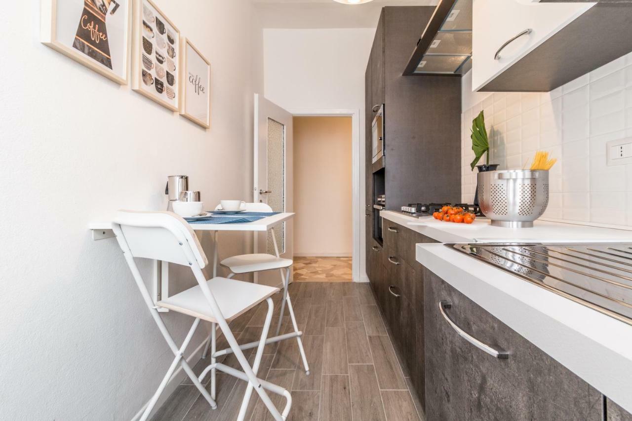 Joivy Modern 1-Bed Flat With Balcony In Portello Milan Bagian luar foto