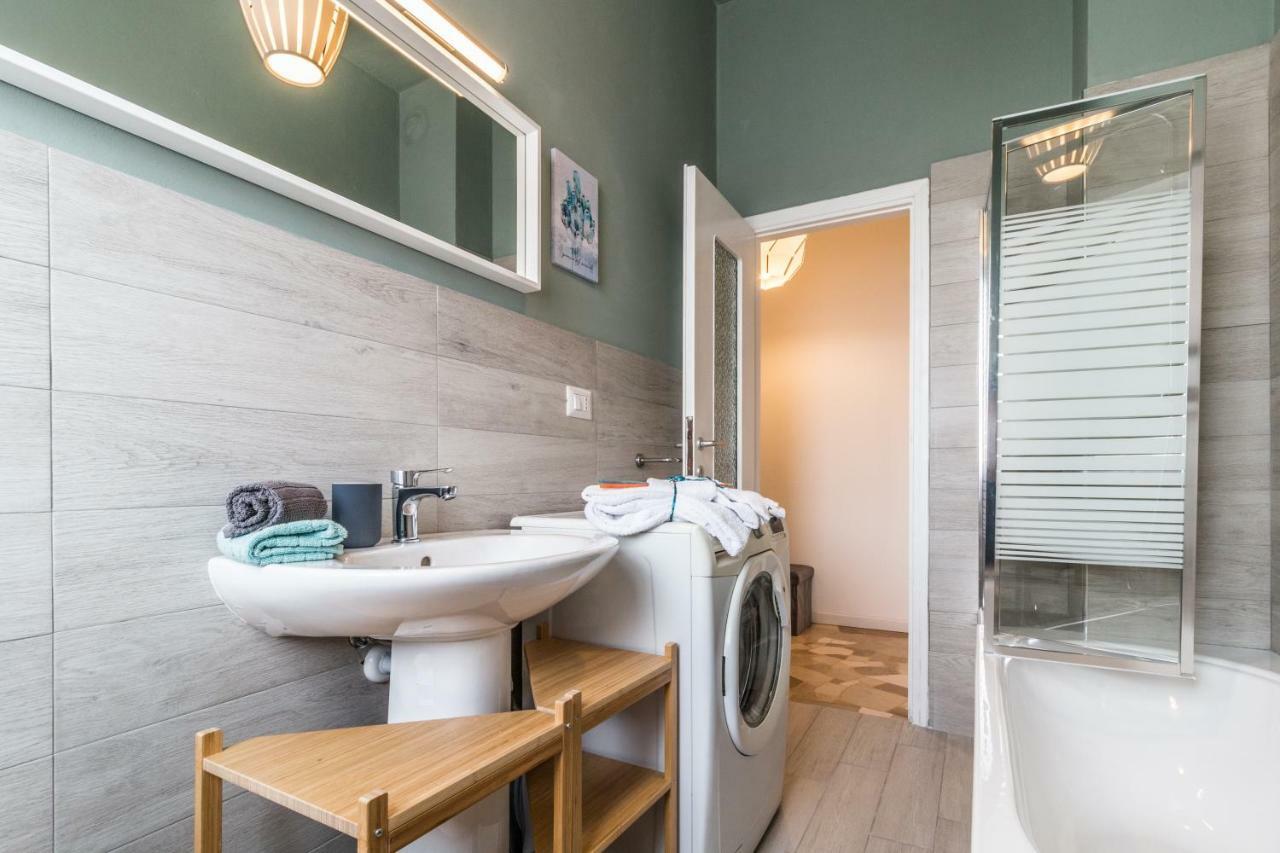 Joivy Modern 1-Bed Flat With Balcony In Portello Milan Bagian luar foto