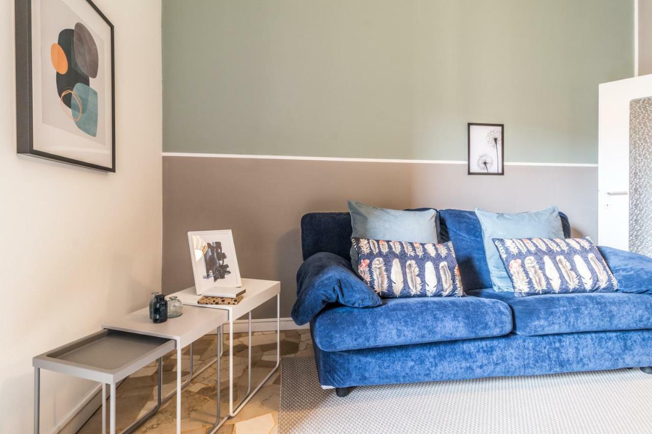 Joivy Modern 1-Bed Flat With Balcony In Portello Milan Bagian luar foto
