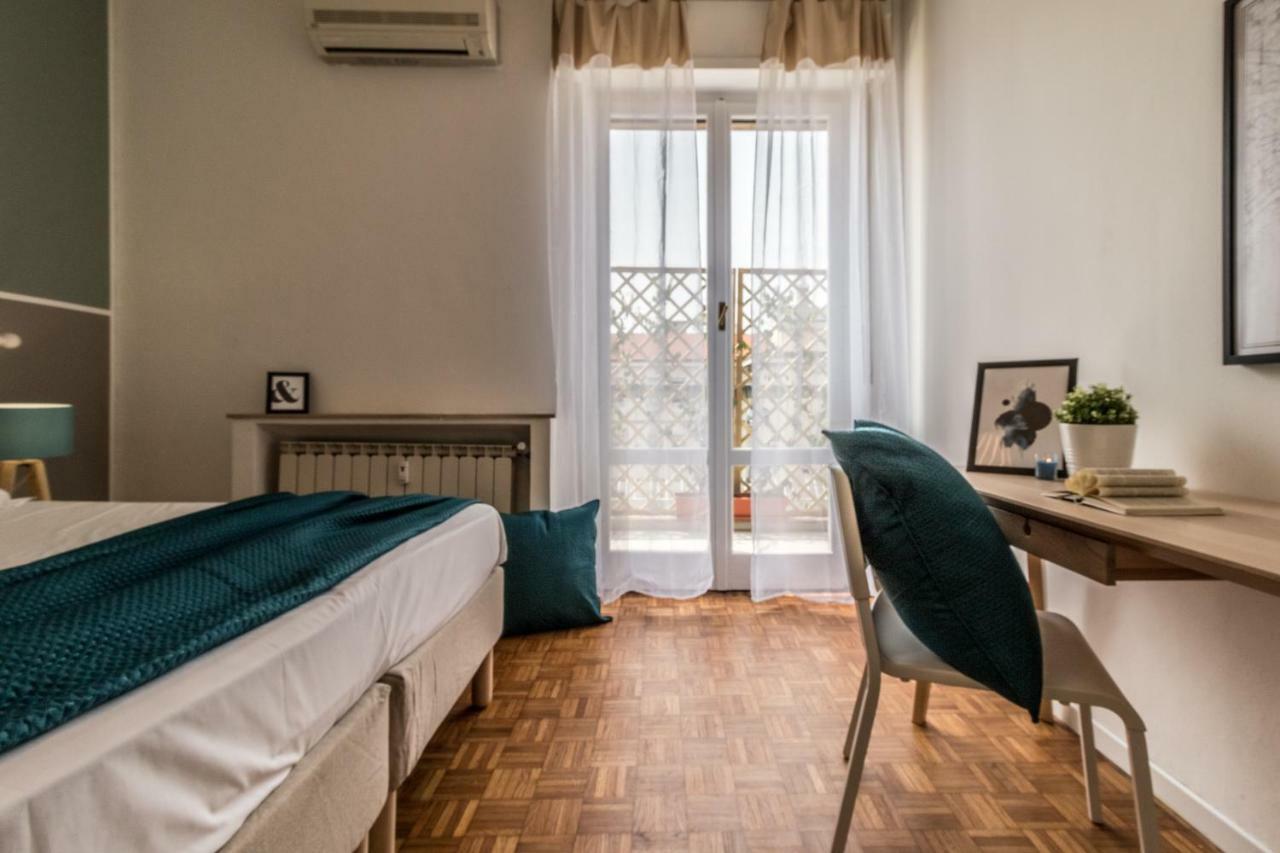 Joivy Modern 1-Bed Flat With Balcony In Portello Milan Bagian luar foto
